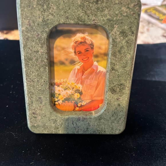 Brand New Cameo Small Green Marble Picture Frame 2” x 3” photo and 3” x 4” frame - Picture 2 of 10